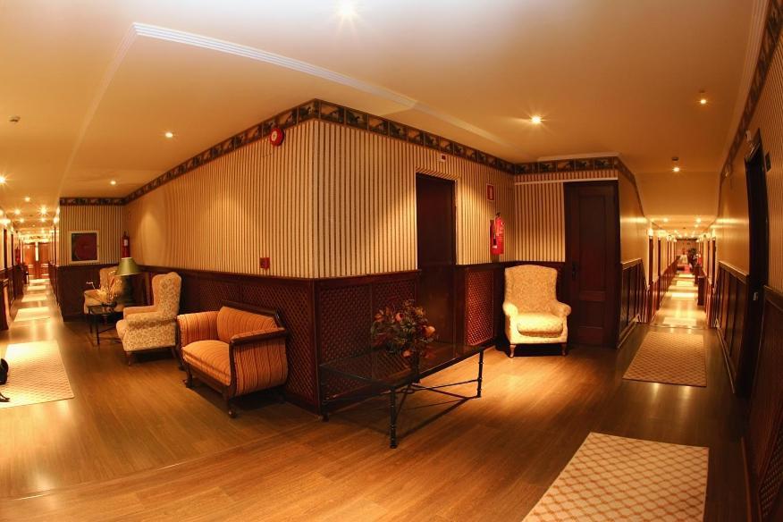 Hotel โกมิญาส ภายนอก รูปภาพ