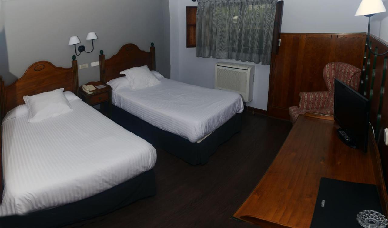 Hotel โกมิญาส ภายนอก รูปภาพ