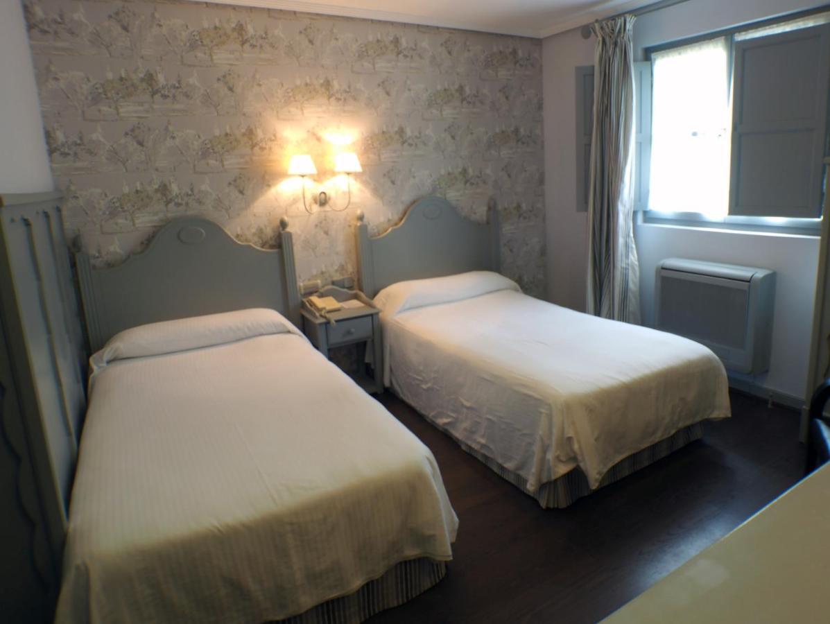 Hotel โกมิญาส ภายนอก รูปภาพ