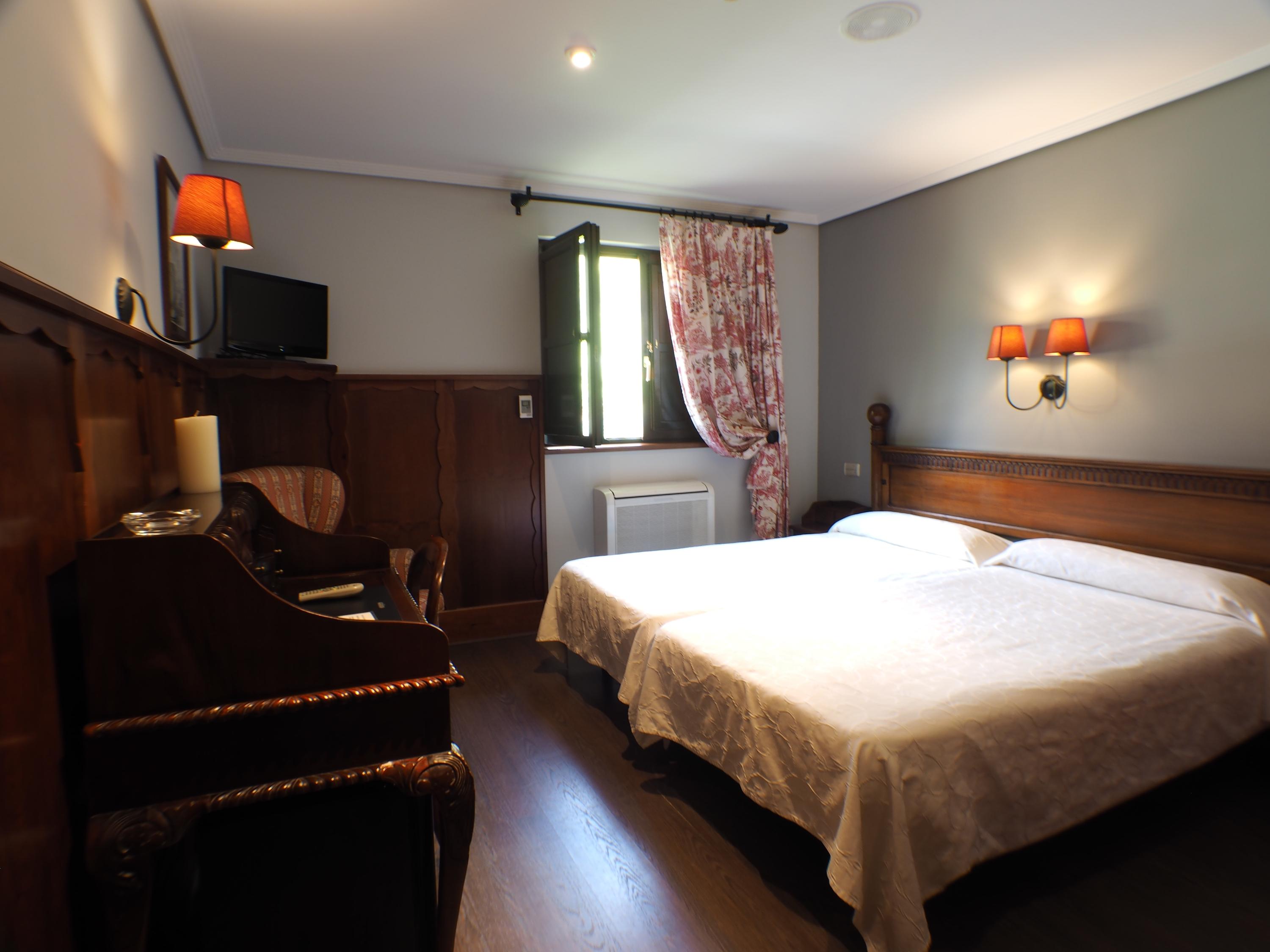 Hotel โกมิญาส ภายนอก รูปภาพ