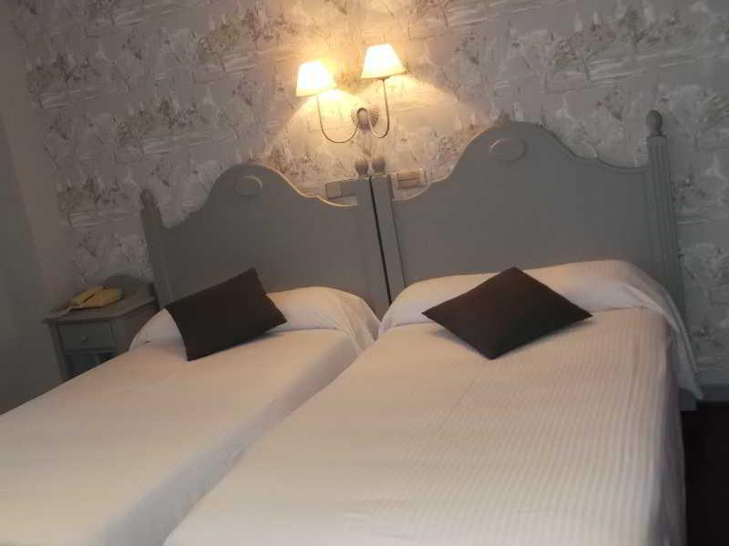 Hotel โกมิญาส ภายนอก รูปภาพ