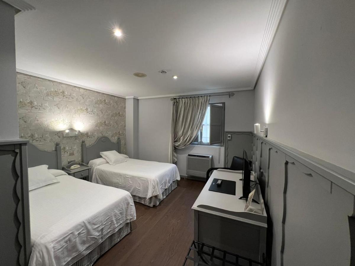 Hotel โกมิญาส ภายนอก รูปภาพ