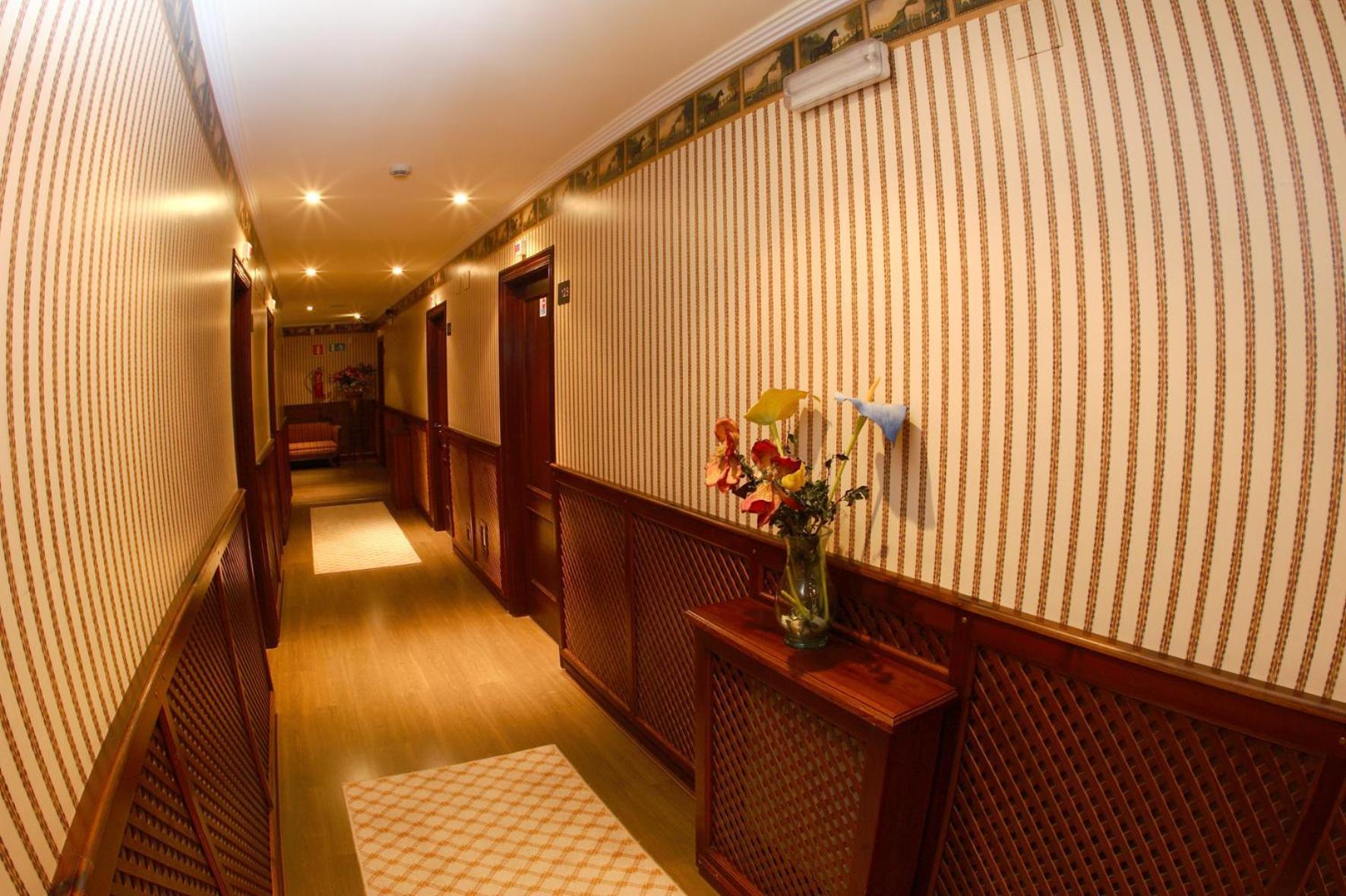 Hotel โกมิญาส ภายนอก รูปภาพ