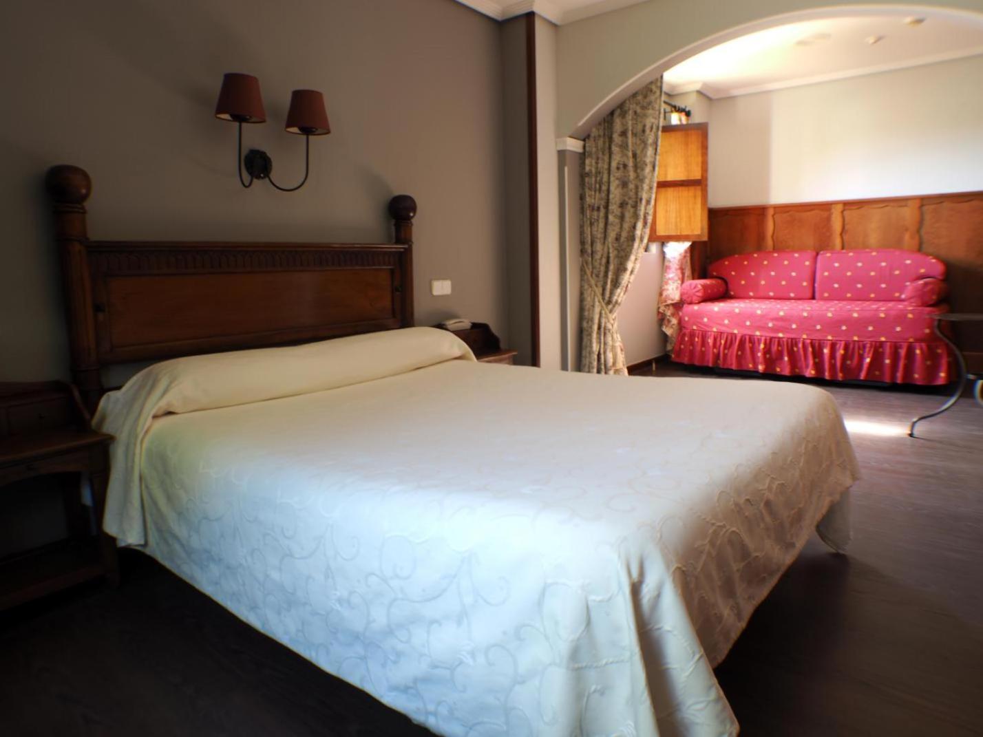 Hotel โกมิญาส ภายนอก รูปภาพ