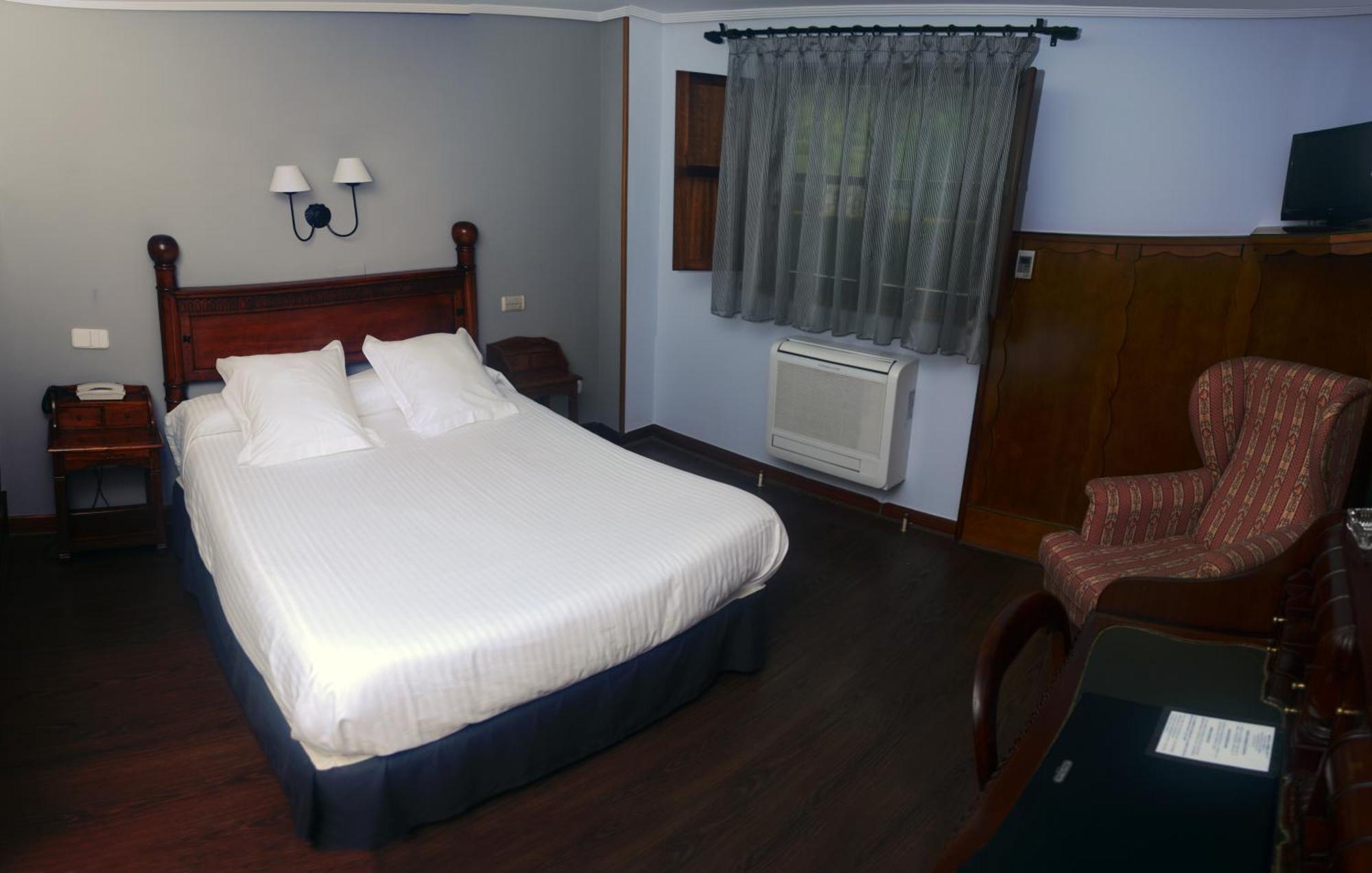 Hotel โกมิญาส ภายนอก รูปภาพ