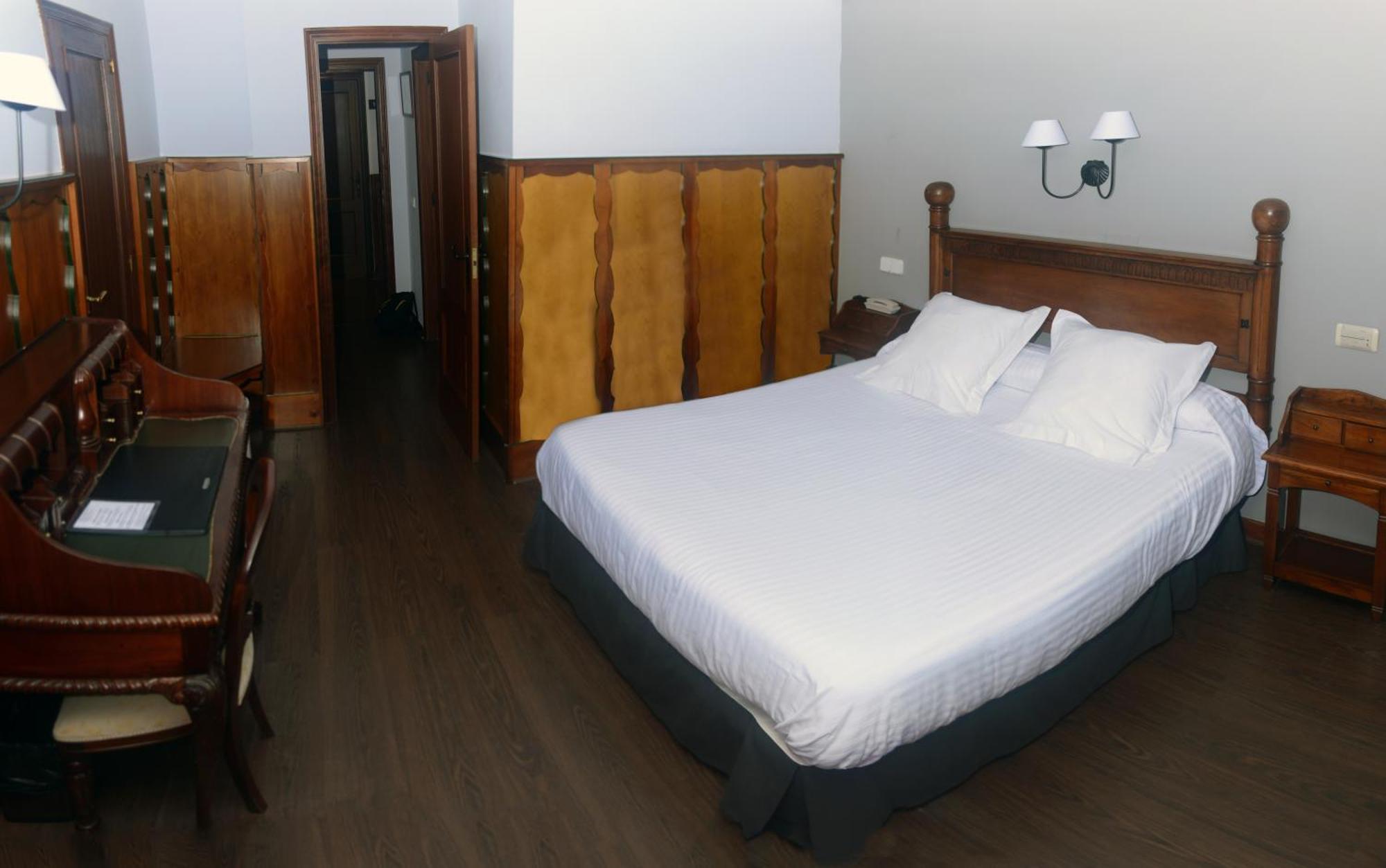 Hotel โกมิญาส ภายนอก รูปภาพ