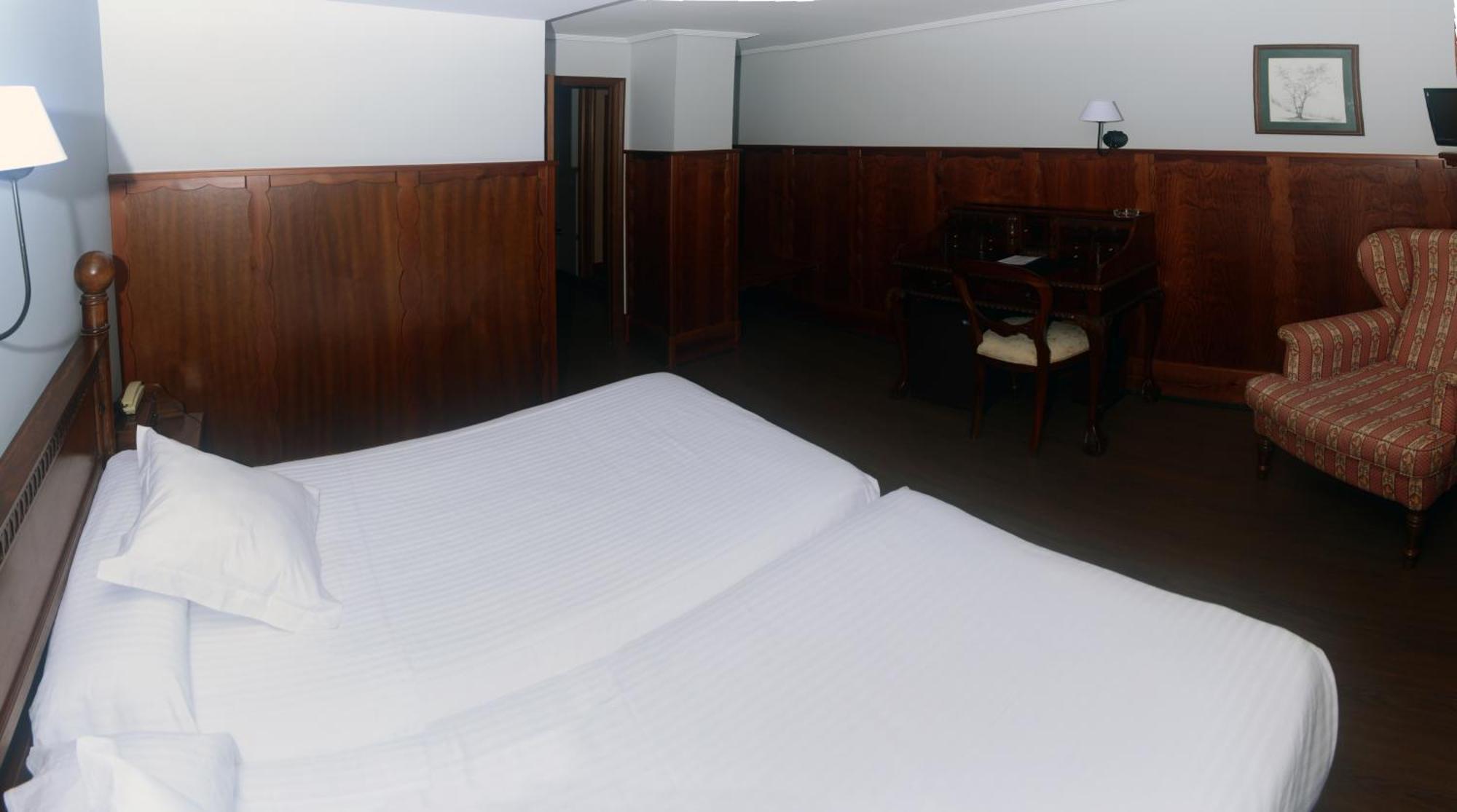 Hotel โกมิญาส ภายนอก รูปภาพ