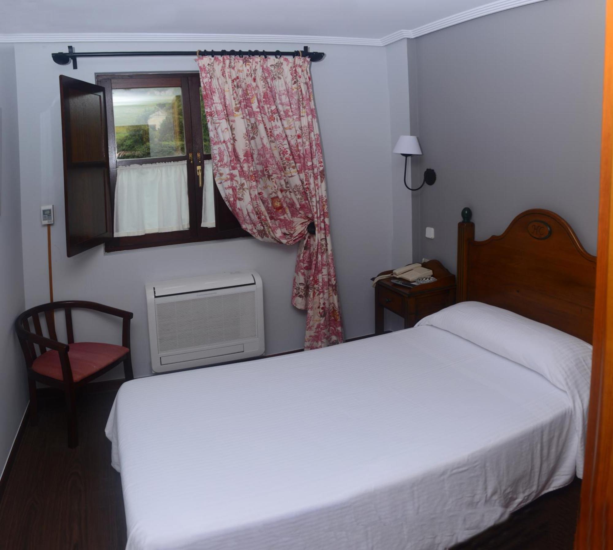 Hotel โกมิญาส ภายนอก รูปภาพ