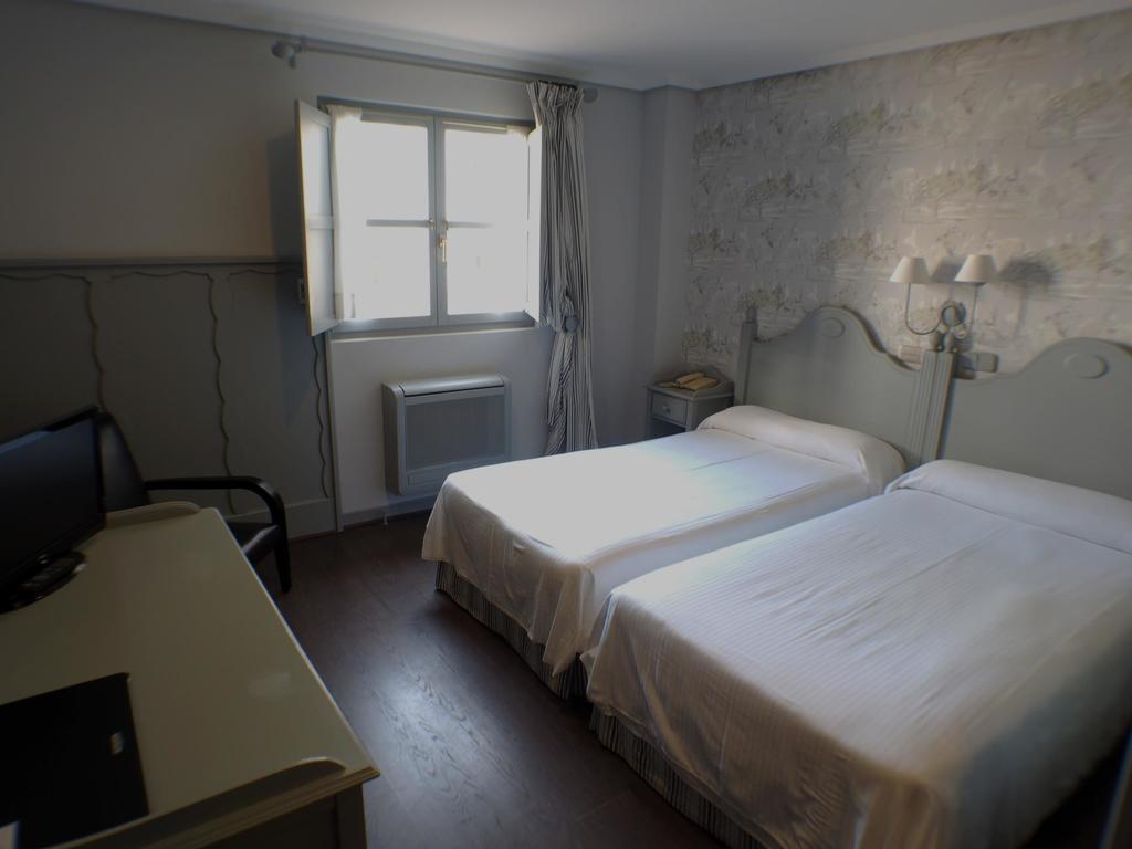 Hotel โกมิญาส ภายนอก รูปภาพ