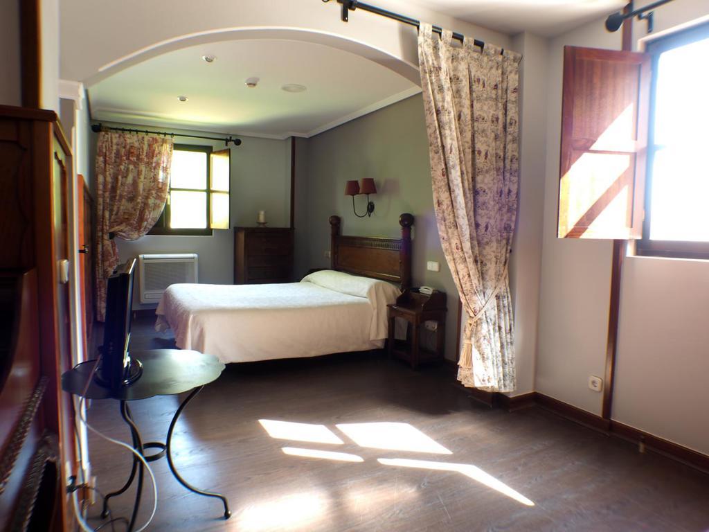 Hotel โกมิญาส ภายนอก รูปภาพ