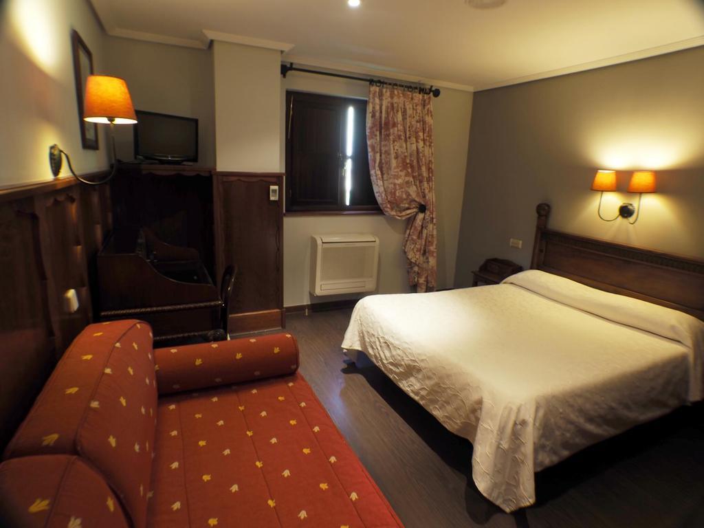 Hotel โกมิญาส ภายนอก รูปภาพ